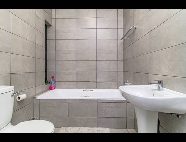 2 BEDROOM APARTMENT FOR SALE IN POMONA